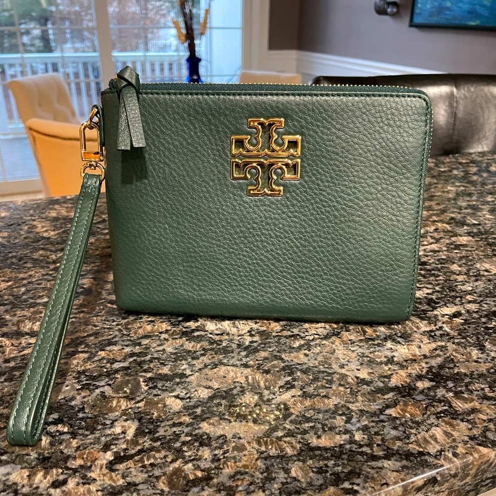 NWOT Authentic Tory Burch Green Wristlet